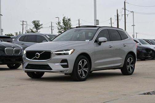 Silver Dawn Metallic 2022 Volvo XC60 B5 Momentum