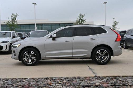 Silver Dawn Metallic 2022 Volvo XC60 B5 Momentum