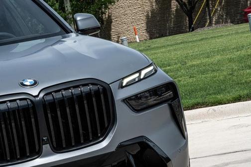 Frozen Pure Grey Metallic 2027 BMW X7 xDrive40i