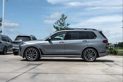 Frozen Pure Grey Metallic 2027 BMW X7 xDrive40i