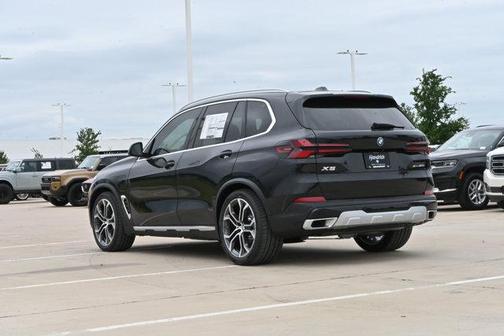 Black Sapphire Metallic 2026 BMW X5 PHEV xDrive50e