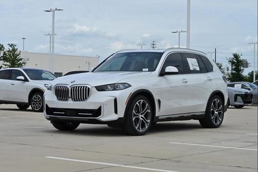 Mineral White Metallic 2026 BMW X5 PHEV xDrive50e