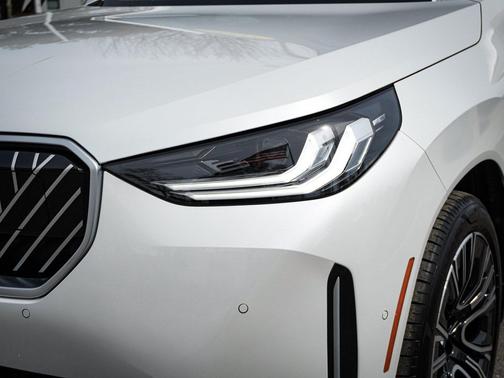 Mineral White Metallic 2025 BMW X3 30 xDrive