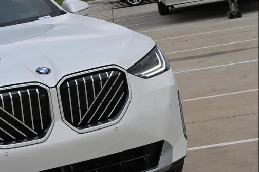 Mineral White Metallic 2026 BMW X3 30 xDrive
