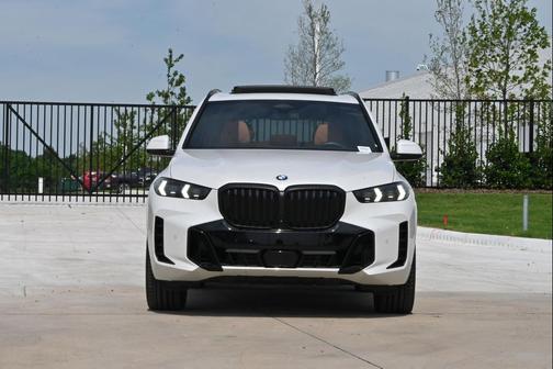 Mineral White Metallic 2025 BMW X5 sDrive40i