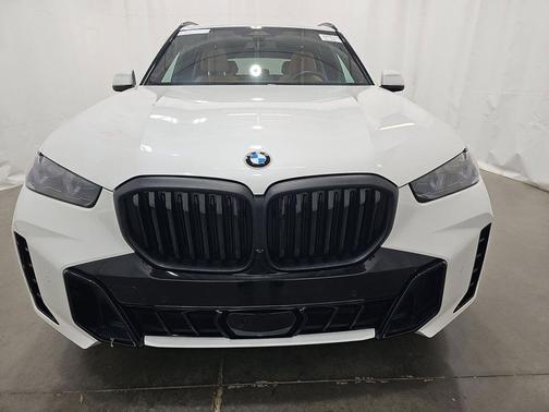 Mineral White Metallic 2025 BMW X5 sDrive40i