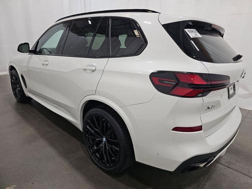 Mineral White Metallic 2025 BMW X5 sDrive40i