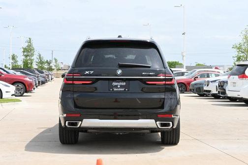 Black Sapphire Metallic 2026 BMW X7 xDrive40i