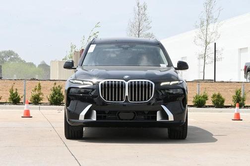 Black Sapphire Metallic 2026 BMW X7 xDrive40i
