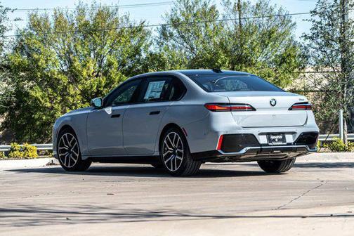 2025 BMW 740 i