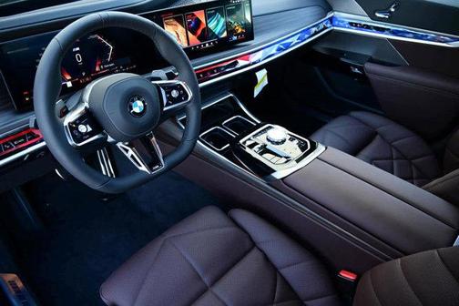 2025 BMW 740 i