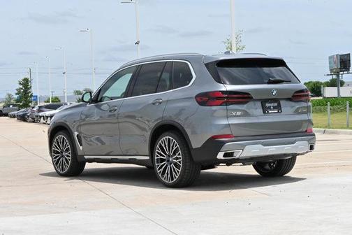 Skyscraper Grey Metallic 2026 BMW X5 xDrive40i