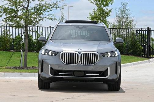 Skyscraper Grey Metallic 2026 BMW X5 xDrive40i