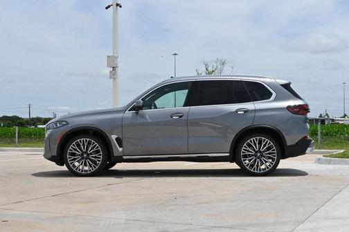 Skyscraper Grey Metallic 2026 BMW X5 xDrive40i