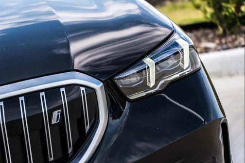 Black Sapphire Metallic 2025 BMW i5 eDrive40