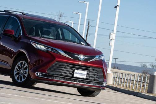 2023 Toyota Sienna XLE
