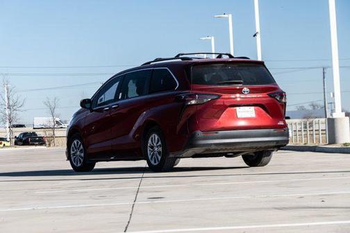 2023 Toyota Sienna XLE