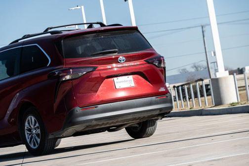 2023 Toyota Sienna XLE