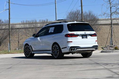 2026 BMW X7 M60i