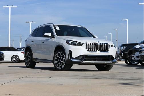 Mineral White Metallic 2026 BMW X1 xDrive28i