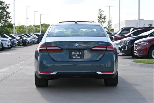 Cape York Green Metallic 2026 BMW 530 530i