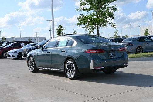 Cape York Green Metallic 2026 BMW 530 530i