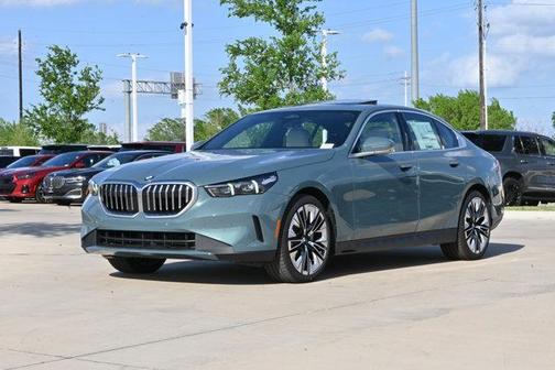 Cape York Green Metallic 2026 BMW 530 530i