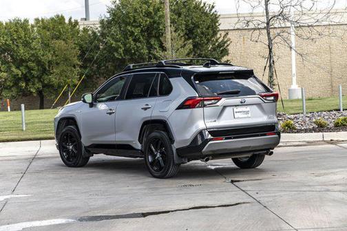2020 Toyota RAV4 Hybrid SE