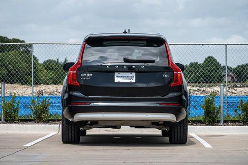 2022 Volvo XC90 T6 Momentum