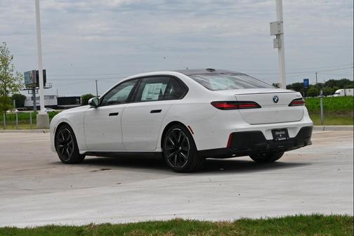 Alpine White 2026 BMW 740 740i