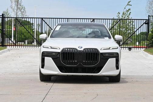 Alpine White 2026 BMW 740 740i