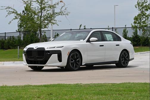 Alpine White 2026 BMW 740 740i