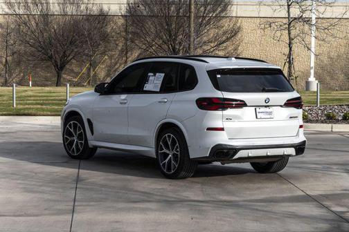 2024 BMW X5 M60i
