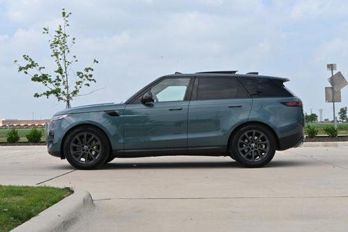 Giola Green Metallic 2025 Land Rover Range Rover Sport SE