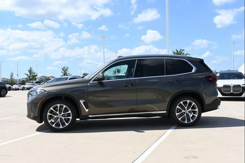 Manhattan Green Metallic 2026 BMW X5 xDrive40i