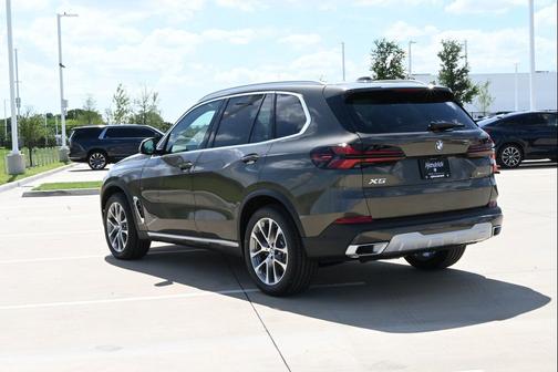 Manhattan Green Metallic 2026 BMW X5 xDrive40i