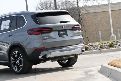 Skyscraper Grey Metallic 2026 BMW X5 xDrive40i