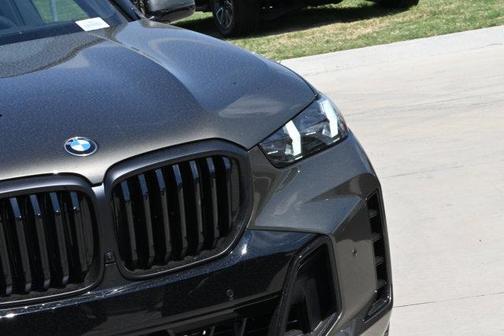 Manhattan Green Metallic 2026 BMW X5 xDrive40i