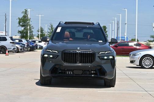 Dravit Grey Metallic 2027 BMW X7 xDrive40i