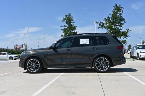 Dravit Grey Metallic 2027 BMW X7 xDrive40i