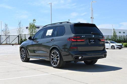Dravit Grey Metallic 2027 BMW X7 xDrive40i