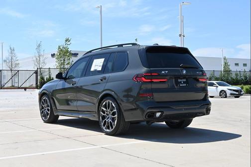 Dravit Grey Metallic 2027 BMW X7 xDrive40i