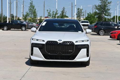 Mineral White Metallic 2026 BMW 740 xDrive