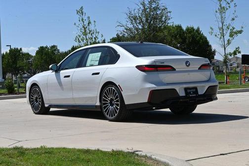 Mineral White Metallic 2026 BMW 740 xDrive