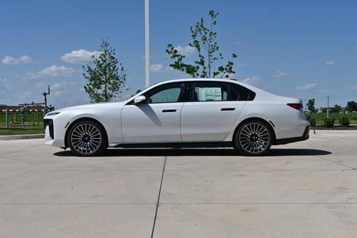 Mineral White Metallic 2026 BMW 740 xDrive