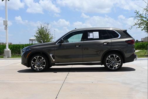Manhattan Green Metallic 2026 BMW X5 sDrive40i