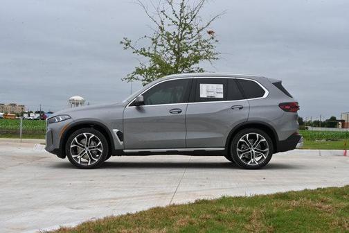 Skyscraper Grey Metallic 2026 BMW X5 xDrive40i