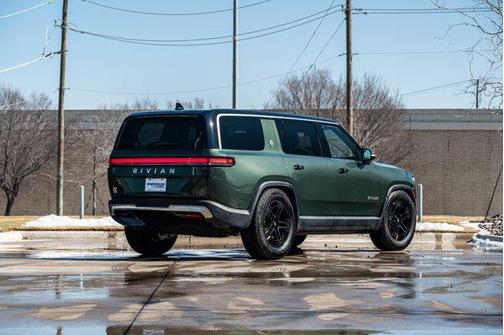 2023 Rivian R1S Adventure Quad-Motor Large Package