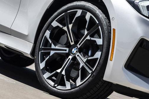 2025 BMW 330 i xDrive