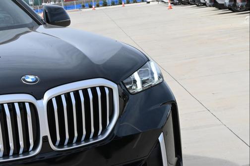 Black Sapphire Metallic 2026 BMW X5 sDrive40i